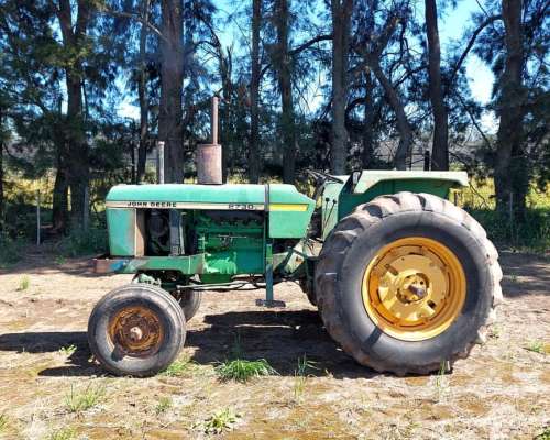 Tractor John Deere 2730