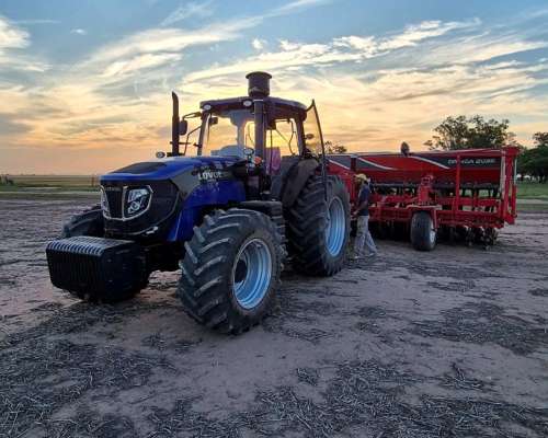 Tractor Lovol TR 1804 - Motor 6.5 Lts. 180 HP. Carraro 16x16