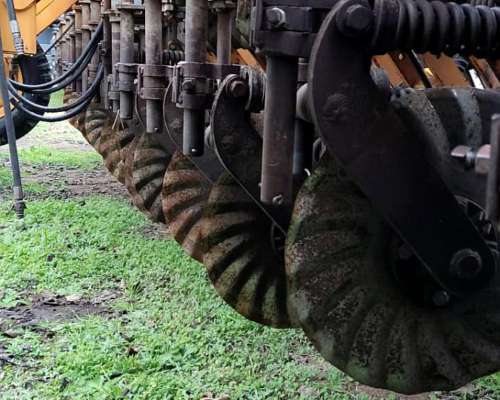 Sembradora Fabimag FG01 35 Surcos a 21 cm con Alfalfero 2009