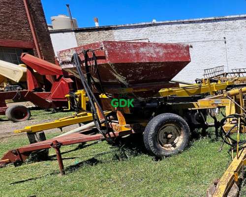 Fertilizadora al Voleo de Arrastre