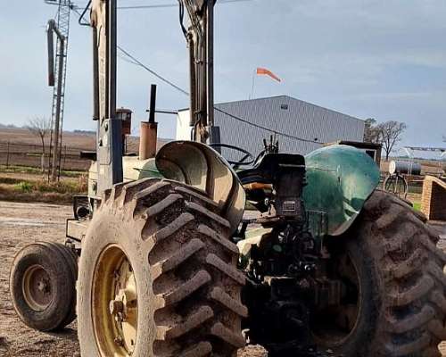 Tractor John Deere 3140