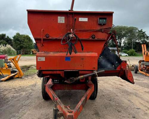Mixer Horizontal Mainero 2910 de 8,5 M3 para 3.500 Kg