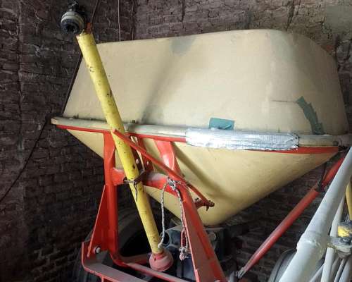 Fertilizadora Tanzi de 1.350 Kilos