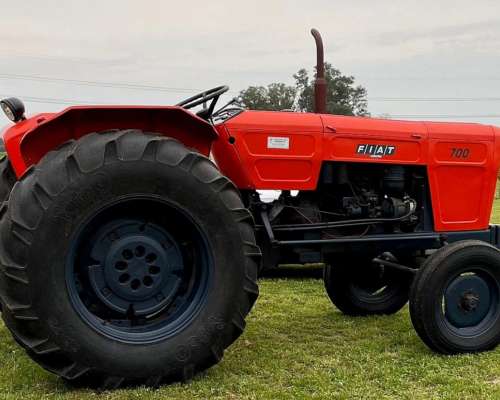 Tractor Fiat 700 Standard