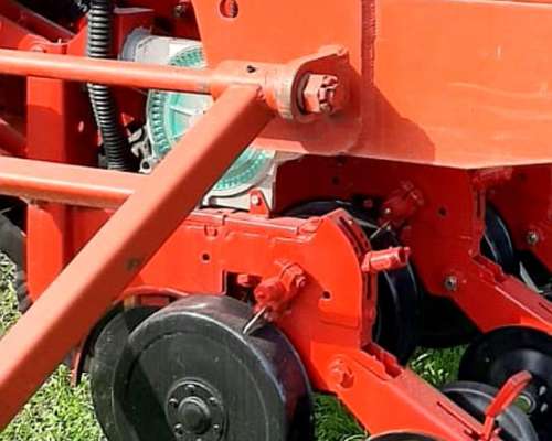 Sembradora Bertini Modelo 30000 con 20 S 40 Cms. y 16 a 52