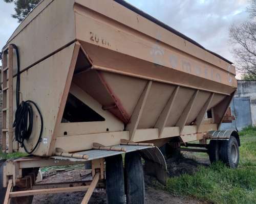 Tolva Semillera de 20/22 TN con Chimango de 20 cm de Diámetr
