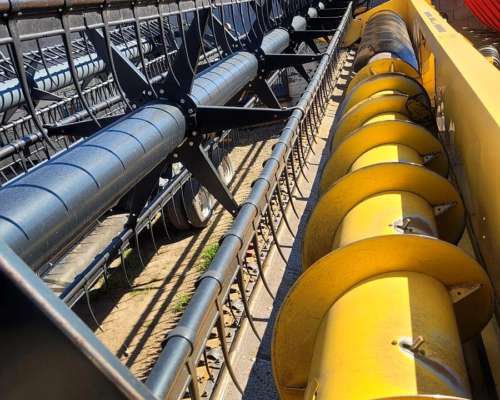 Cosechadora New Holland CR 6080 año 2016 con 30