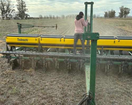 Sembradora Tedeschi Autotrailer 14 a 52 Fert Simple