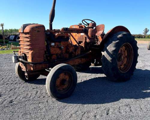 Tractor Fiat R60 con Bomba Hidráulica Grande