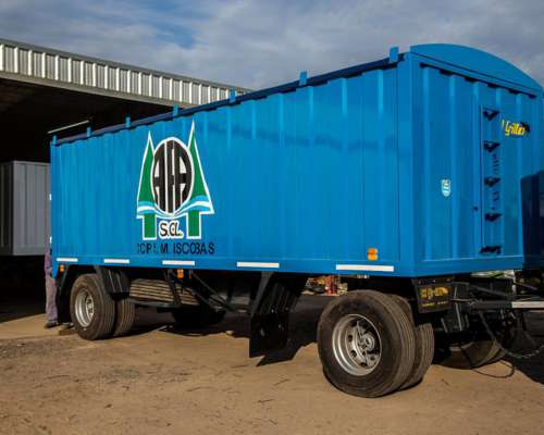 Acoplado Tolva para Camión con Tubo de Descarga de 26 M3