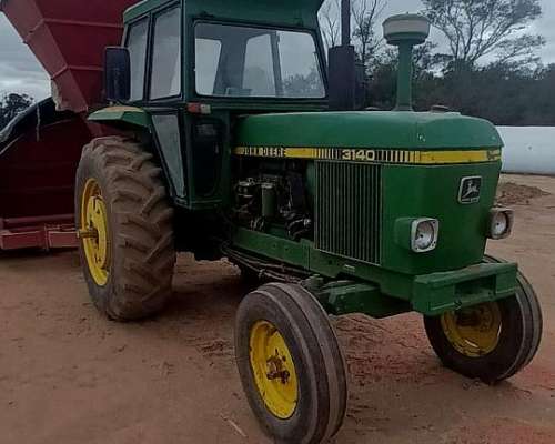 Tractor John Deere 3140 con Cabina