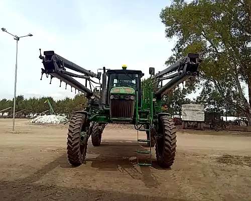 Pulverizadora John Deere 4730.
