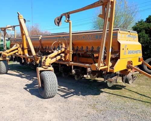 Sembradora Agrometal TX Mega 16/52-12/70