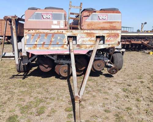 Sembradora VHB Mod. 710 de 33 Líneas a 21