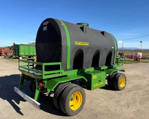 Acoplado Tanque de Arequito con Capacidad para 6000 Litros