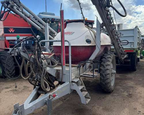Pulverizadora de Arrastre Ombu 3000 L Full Computadora