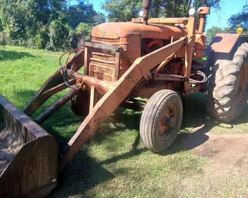 Tractor Usado Marca Fiat 60 con Pala sin Cabina