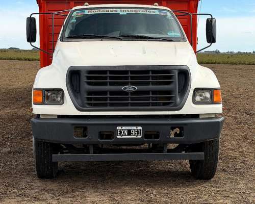 Camión Ford 14000 año 2005 con Acoplado Montenegro 1994