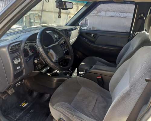 Vendo Chevrolet S10 DLX 4X4 Modelo 2006 a Bomba