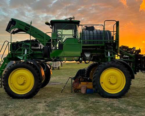 Pulverizadora John Deere 4730.