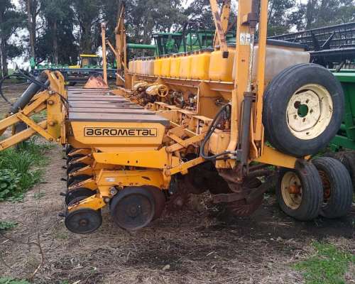 Sembradora Agrometal TX3 , 13 Lineas a 52 cm