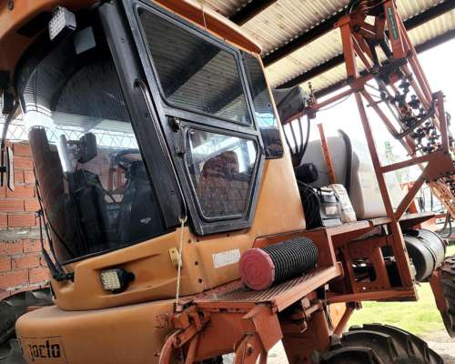 Pulverizadora Jacto Uniport 2000 Lts