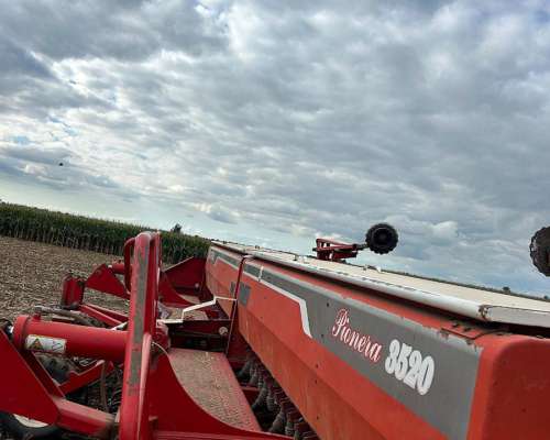 Sembradora Crucianelli Pionera 35 a 20cm con Monitor Siembra