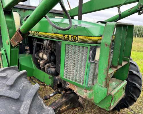 John Deere 5400 con Pala