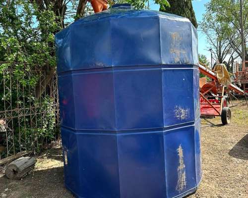 Tanques Verticales de 10.000 Litros con Respiradero y Tapa