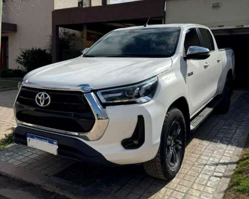 Toyota Hilux 2.8 TDI CD 4X4 SRV AT6 204cv 2022 U$ 36.499