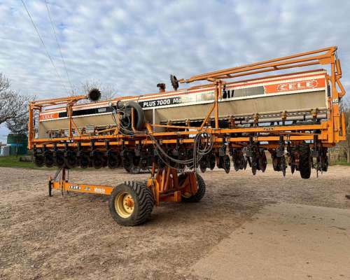 Cele Mobile 16 a 52 Autotrailer Neumática Fert al Costado