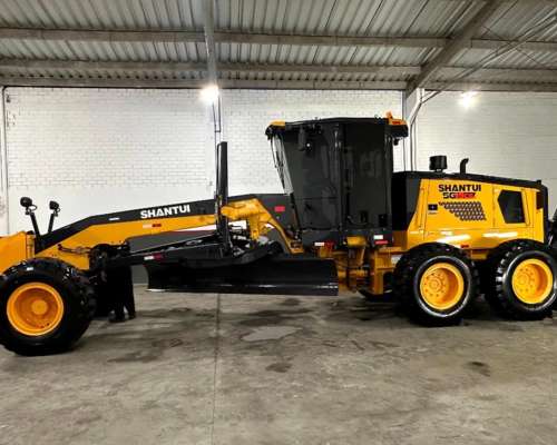 Motoniveladora Shantui SG19-C6 Motor Cummins 205 HP