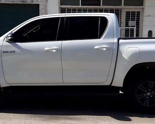 Camioneta Toyota Hilux SR 4X4 2021