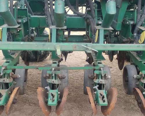 Sembradora Pierobon 20 a 52.y 16 a 70 - Naumatica Matermacc