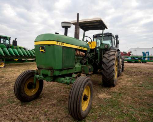 Tractor John Deere 3530