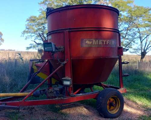 Mixer Vertical Racionador Metfer. 5.5 Mts 3. muy Buen Estado