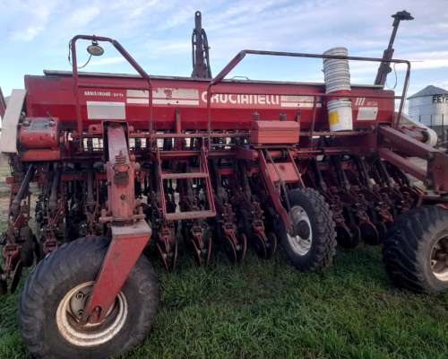 Sembradora Crucianelli Pionera III de 27 a 17 cm con Monitor