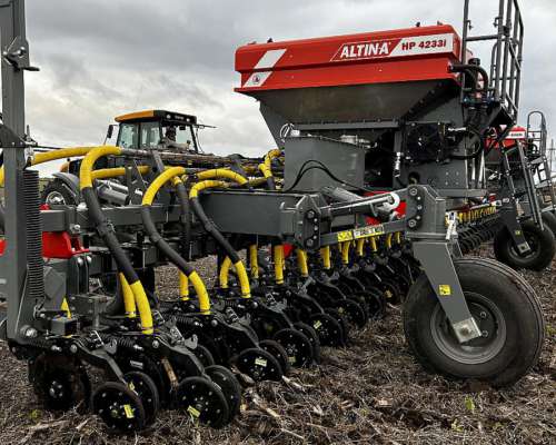 Fertilizadora / Incorporadora Neumática Altina HP 4233i