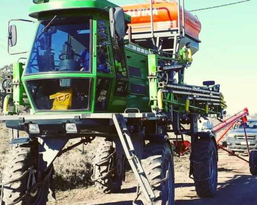 Fertilizadora Altina Montada Sobre Metalfor FM 2500