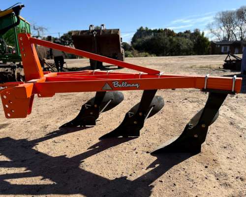 Arado Bellmaq AR 3000 de 3 Rejas del 12 de Tres Puntos