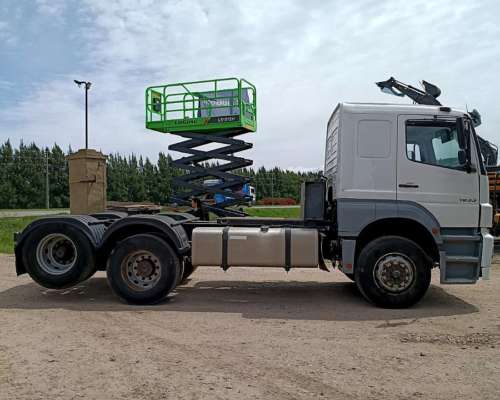 Camion Axor 1933 6X2 Tractor