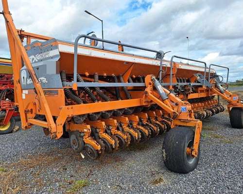 Sembradora Agrometal TX Mega 2235