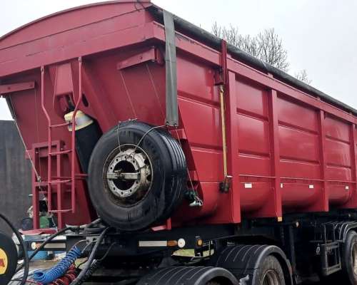 Iveco Hi-road 440 6X2 año 2021 con 213.000 km Batea Ombu