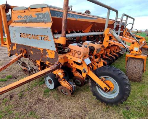 Agrometal TX Mega, 13 a 52.5 y 16 a 42 CM, 2011 - Disponible