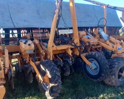 Sembradora Agrometal 2012 de 31 a 21 Alfalfero- Control Agro