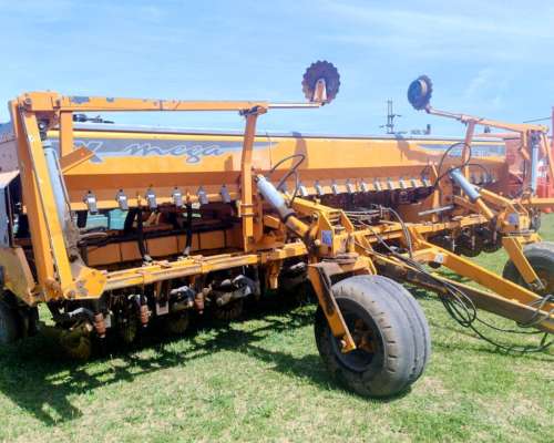 Sembradora Agrometal TX Mega de 13 a 52