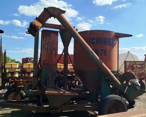 Moledora de Granos y Fardos. Mezcladora