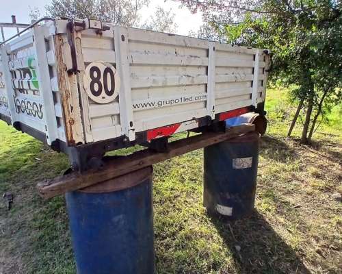 Carrocería con Barandas Volcables y Arcos para Lona.s