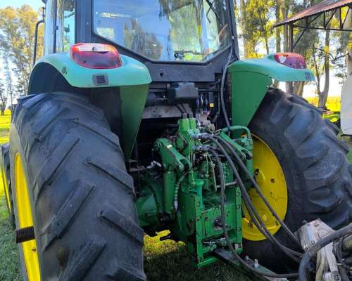 Tractor John Deere 6615, 125 HP, año 2008, 2.800hs Motor REP