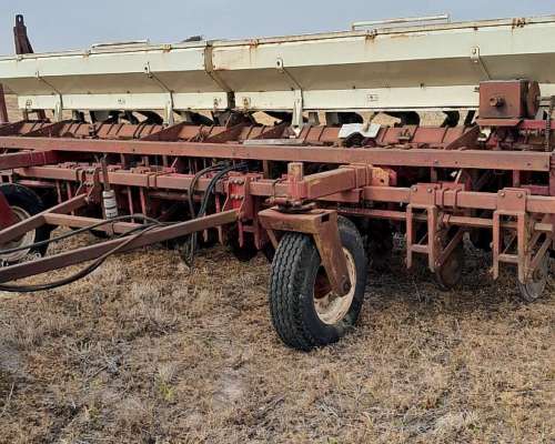 Massey Ferguson 1615 y Giorgi G6000